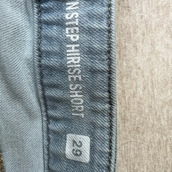 Like new volcom women’s high rise shorts - Picture 2 of 3